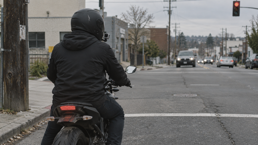 ¿Es legal llevar cámara en el casco de moto en Chile?