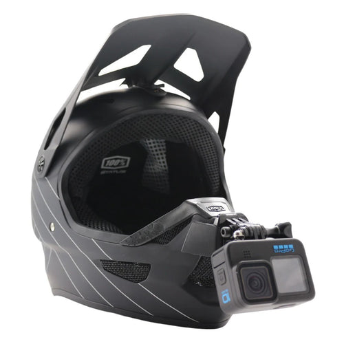 Casco 100% STATUS con soporte de mentonera RiderMounts y cámara de acción montada