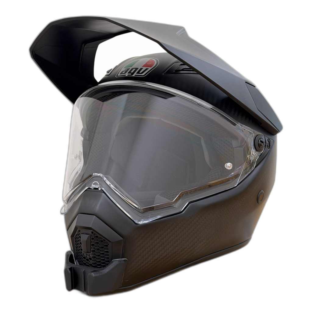 Casco AGV AX-9 con el soporte de mentonera RiderMounts instalado