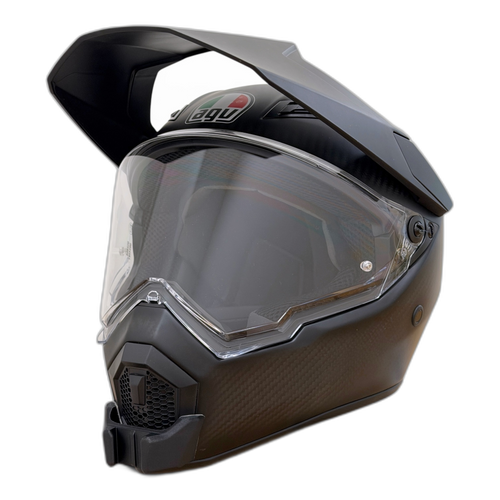 Casco AGV AX-9 con el soporte de mentonera RiderMounts instalado