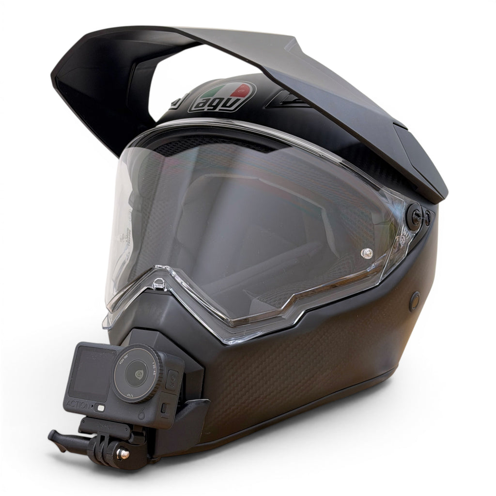 Casco AGV AX-9 con soporte de mentonera RiderMounts y cámara de acción montada