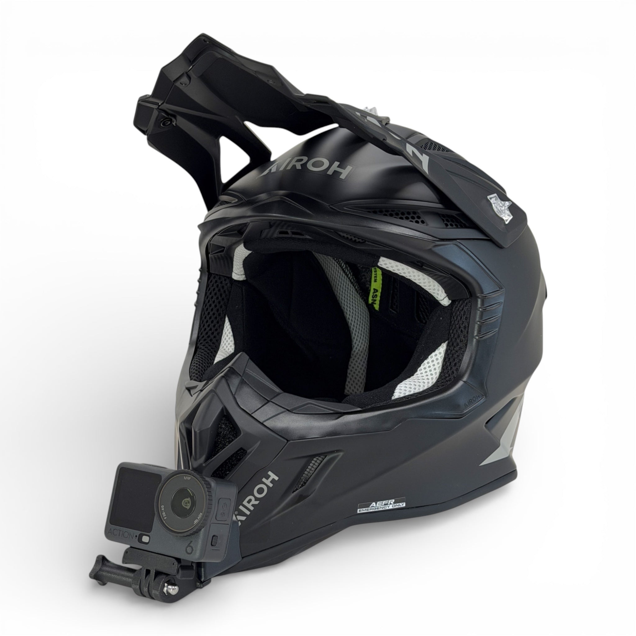 Casco AIROH AVIATOR ACE 2 con soporte de mentonera RiderMounts y cámara de acción montada