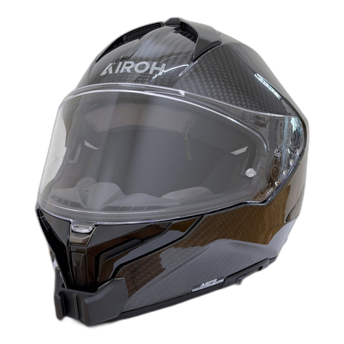 Casco AIROH MATRIX con el soporte de mentonera RiderMounts instalado