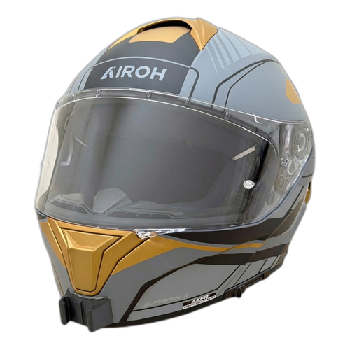 Casco AIROH SPARK 2 con el soporte de mentonera RiderMounts instalado