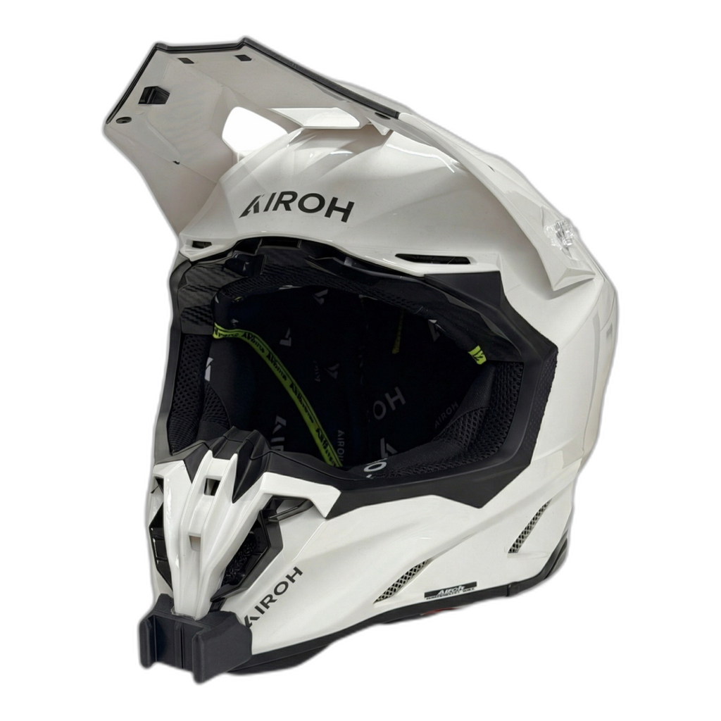 Casco AIROH TWIST 3 con el soporte de mentonera RiderMounts instalado