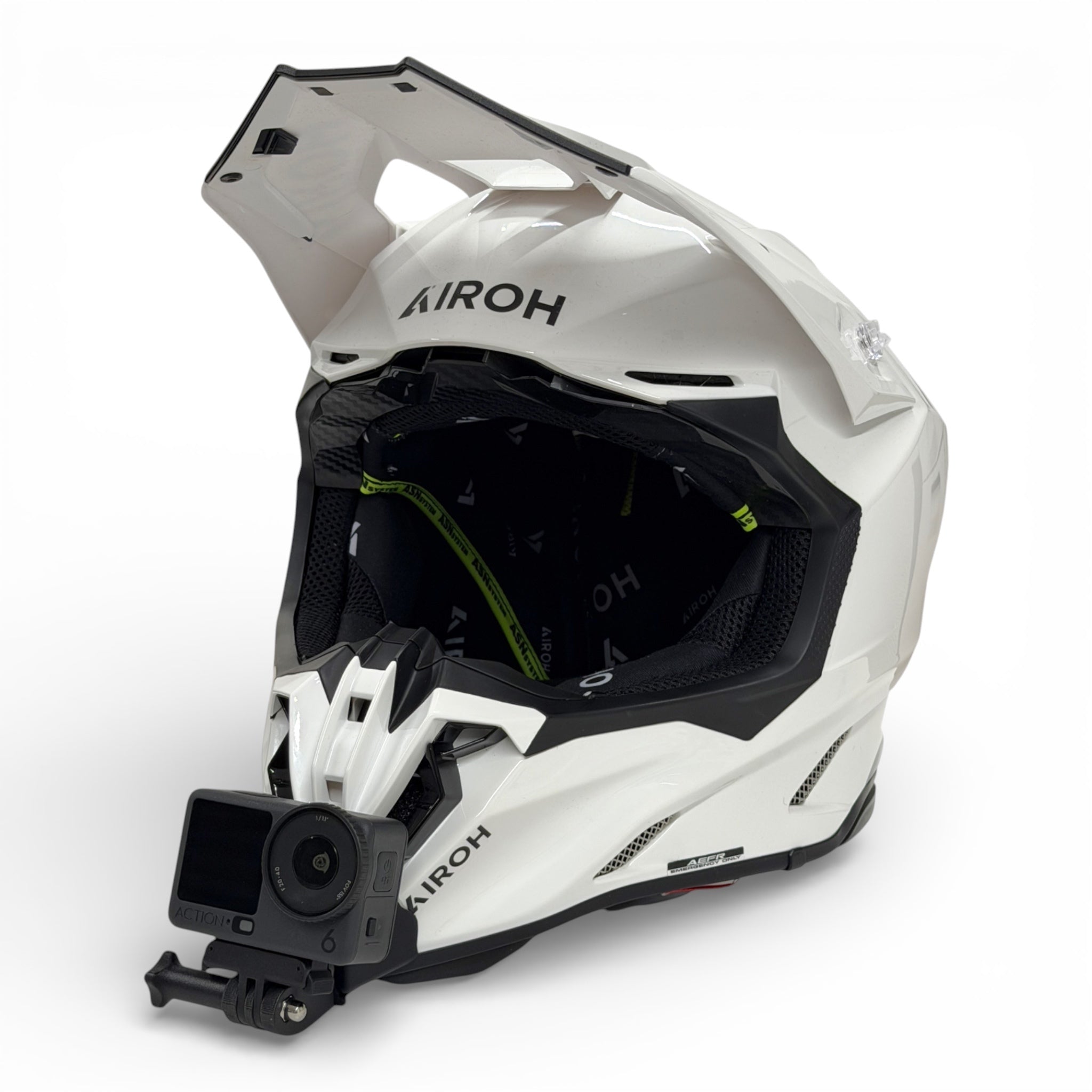 Casco AIROH TWIST 3 con soporte de mentonera RiderMounts y cámara de acción montada