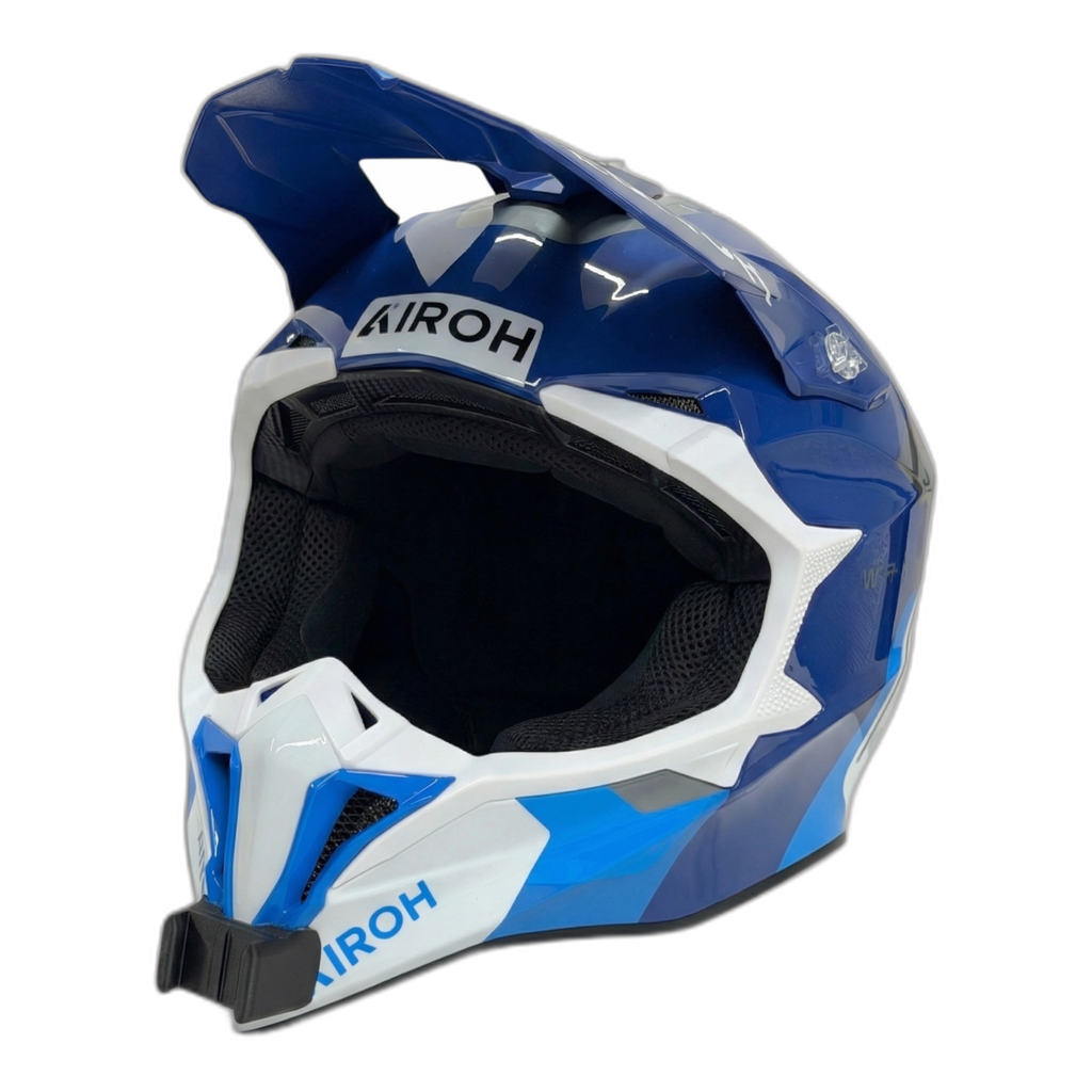 Casco AIROH WRAAAP con el soporte de mentonera RiderMounts instalado