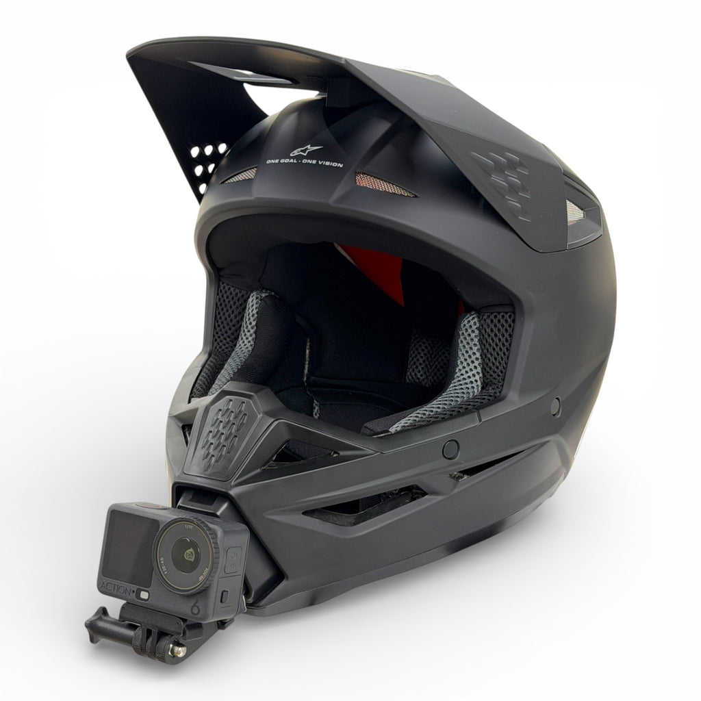 Casco ALPINESTARS SM3 con soporte de mentonera RiderMounts y cámara de acción montada