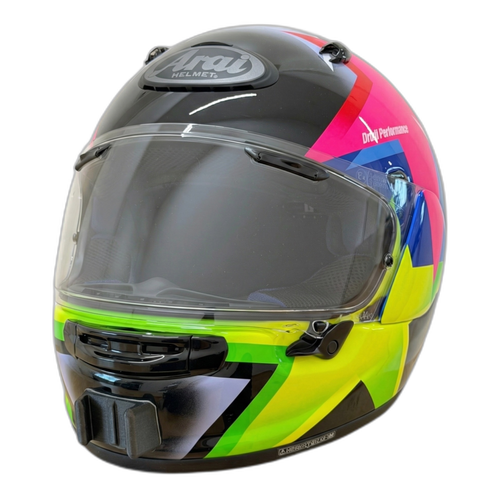 Casco ARAI QUANTIC con el soporte de mentonera RiderMounts instalado