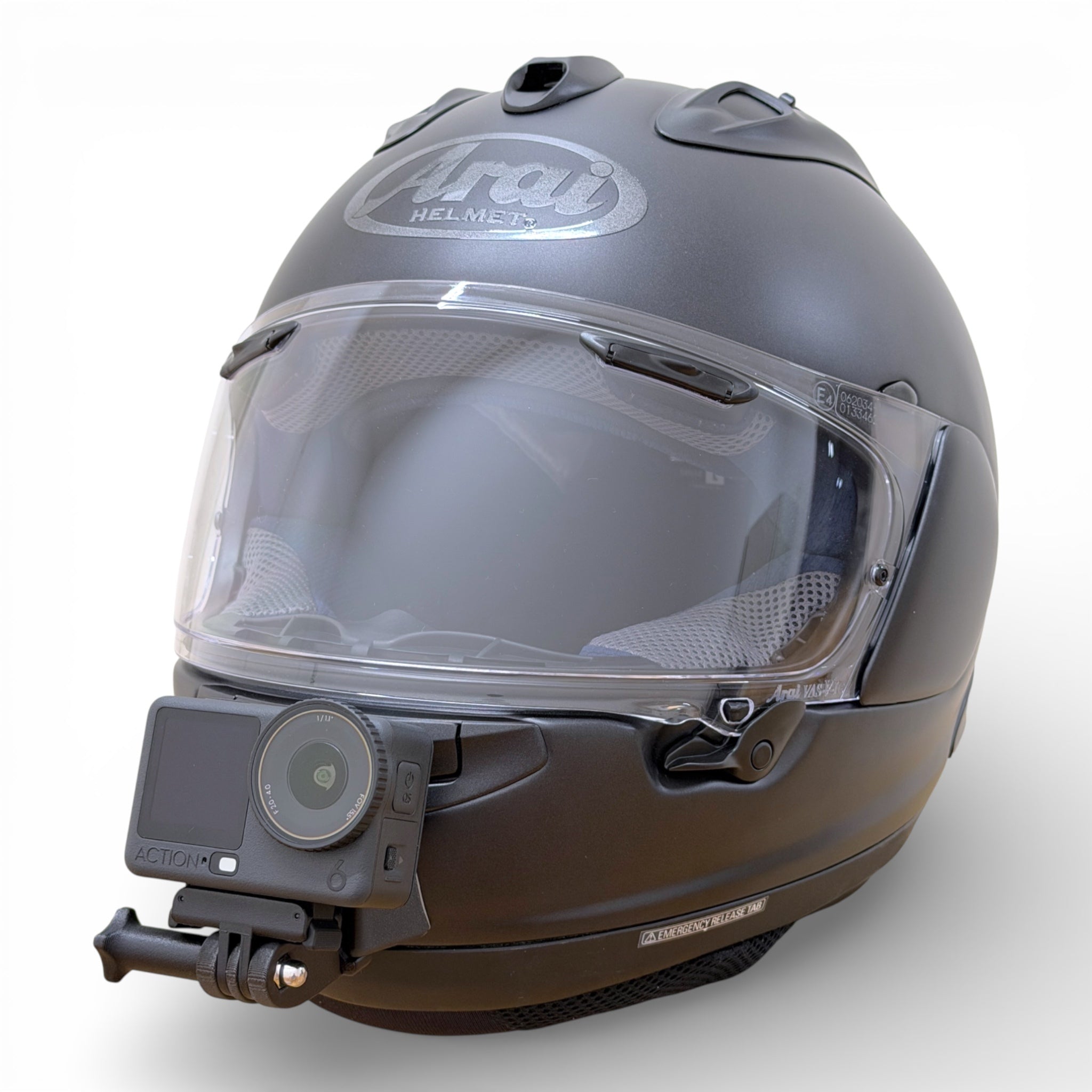 Casco ARAI RX-7V EVO con soporte de mentonera RiderMounts y cámara de acción montada