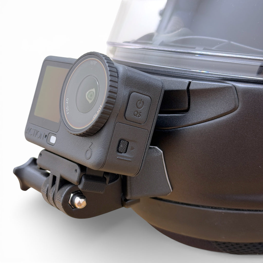 Soporte de mentonera RiderMounts en el casco ARAI RX-7V EVO visto desde otro ángulo