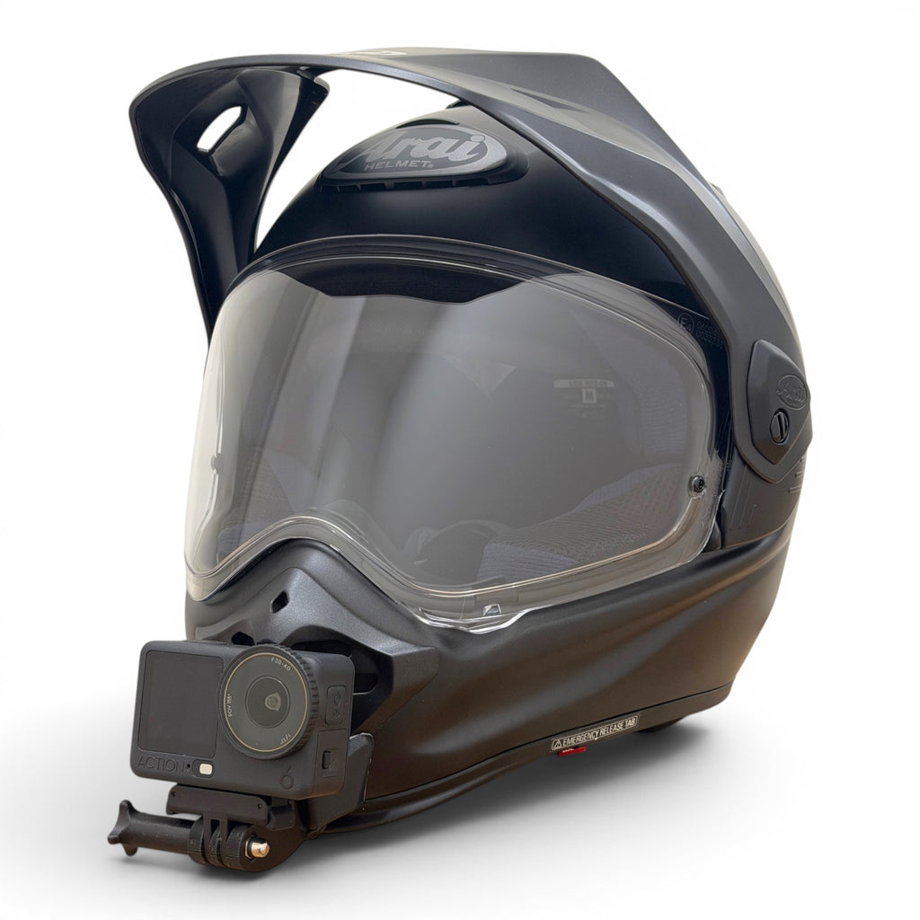 Casco ARAI TOUR-X5 con soporte de mentonera RiderMounts y cámara de acción montada