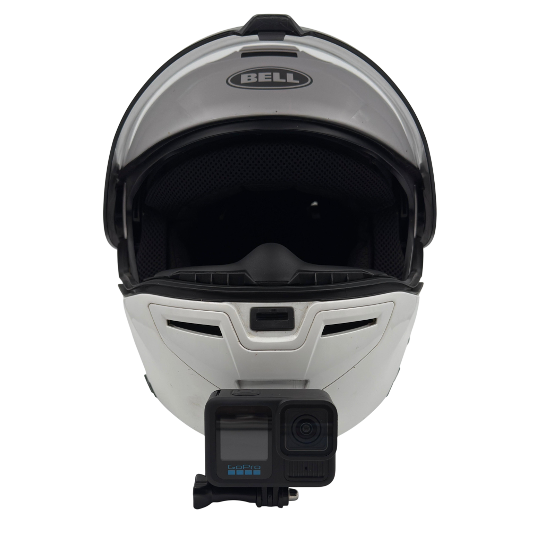 Soporte de mentonera RiderMounts en el casco BELL SRT MODULAR visto desde otro ángulo