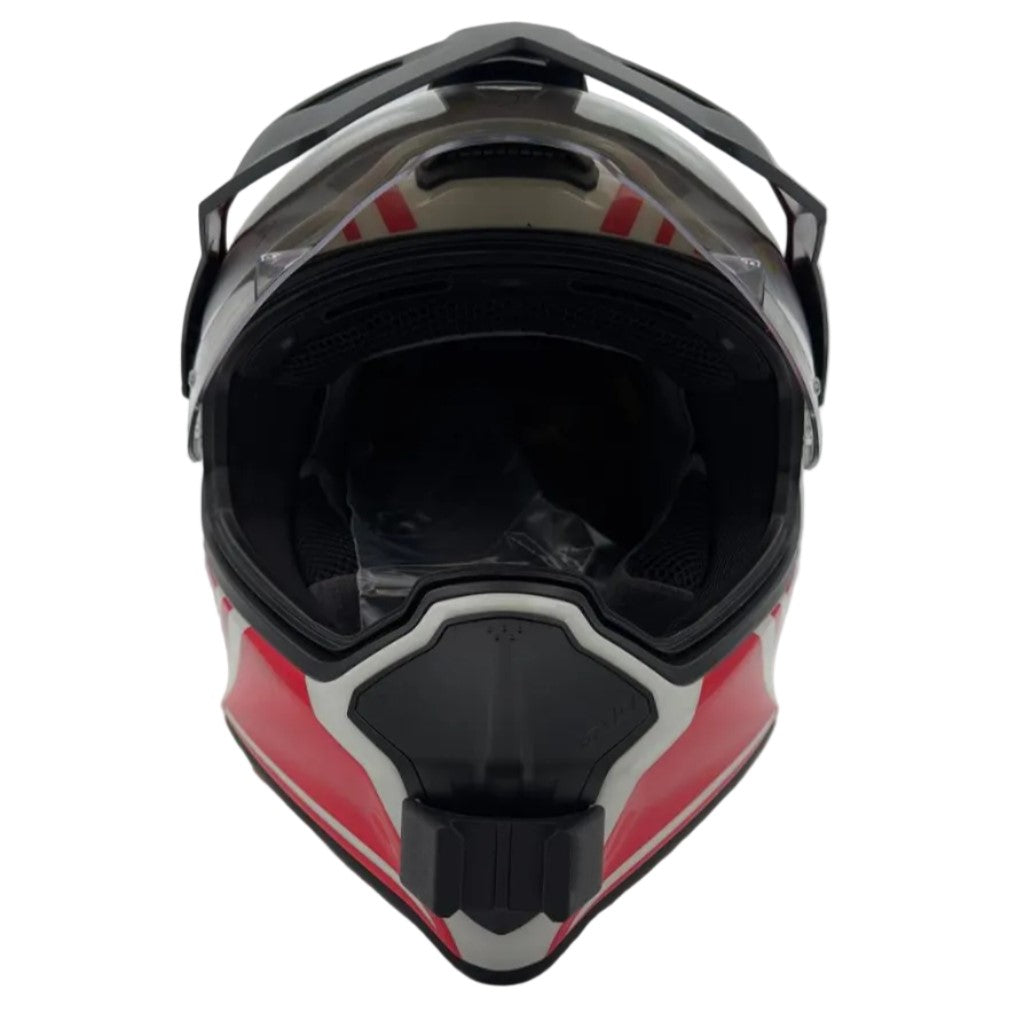 Vista frontal del casco BMW GS CARBON EVO con el soporte de mentonera RiderMounts montado