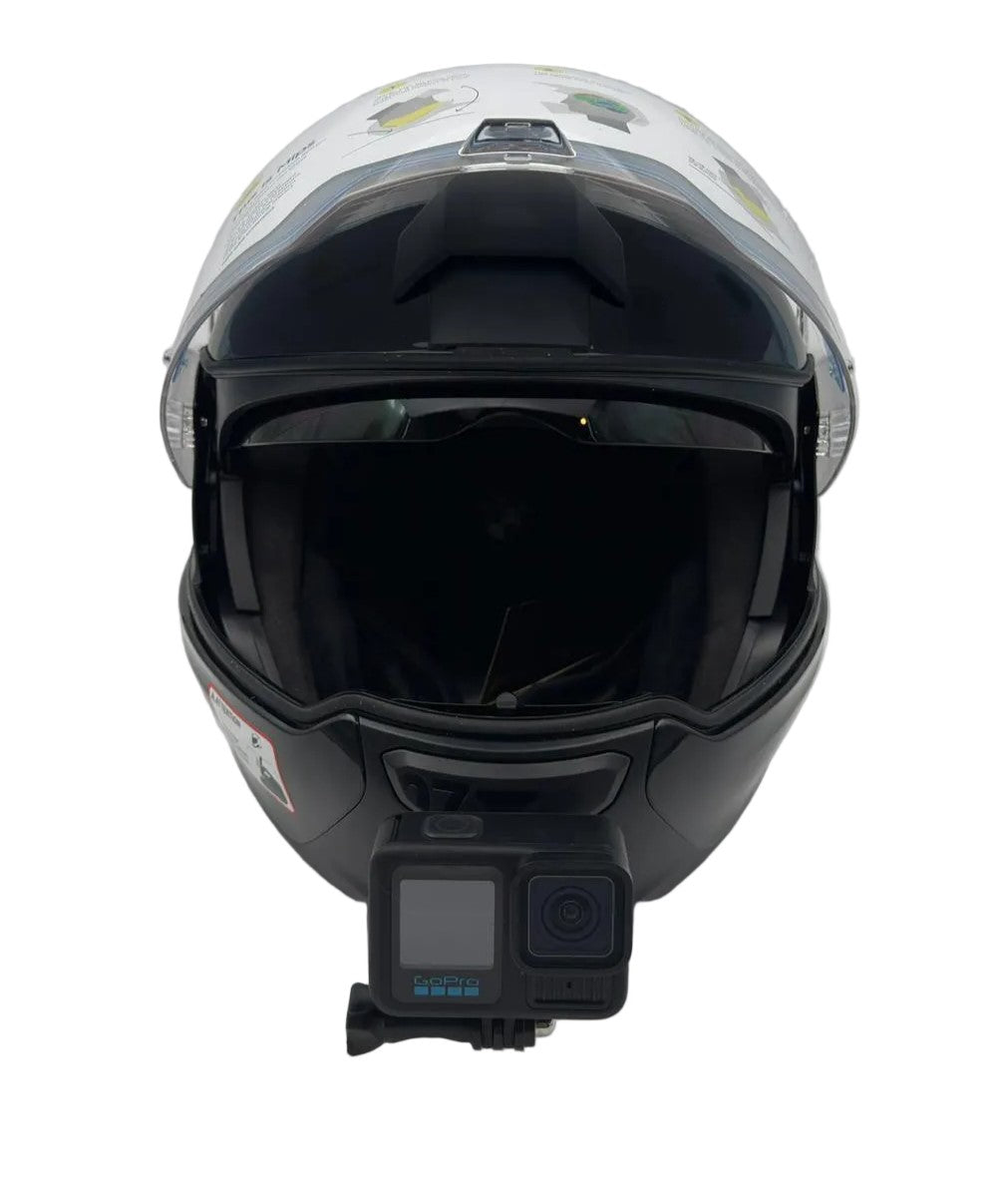 Soporte de mentonera RiderMounts en el casco BMW SYSTEM 7 visto desde otro ángulo
