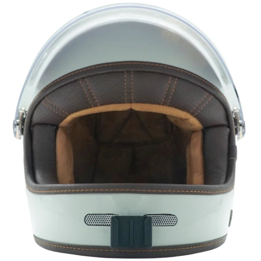 Soporte de mentonera RiderMounts en el casco BY CITY Roadster visto desde otro ángulo