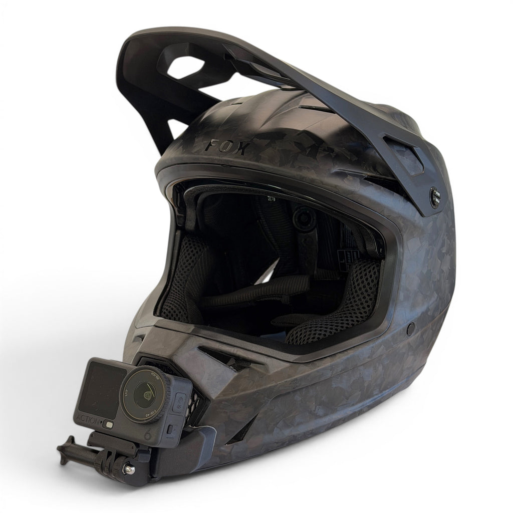 Casco FOX RAMPAGE RS con soporte de mentonera RiderMounts y cámara de acción montada
