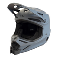 Casco FOX V3 con el soporte de mentonera RiderMounts instalado