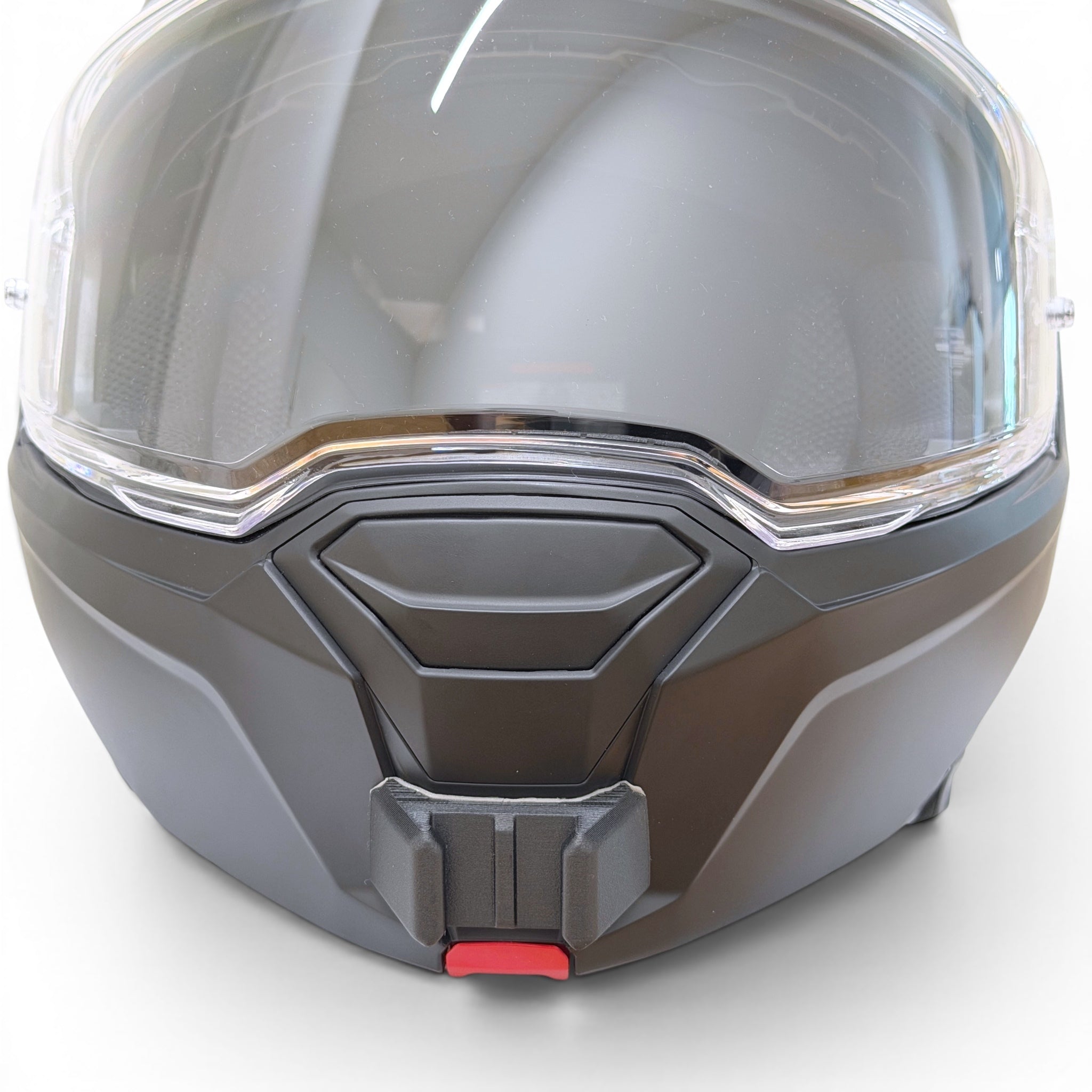 Vista frontal del casco HJC I100 con el soporte de mentonera RiderMounts montado