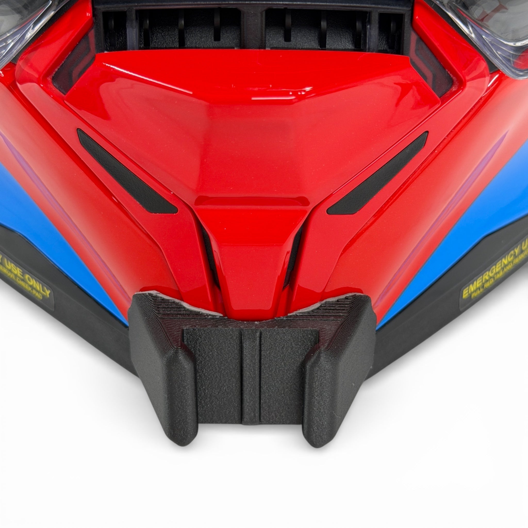 Vista frontal del casco HJC RPHA 60 con el soporte de mentonera RiderMounts montado