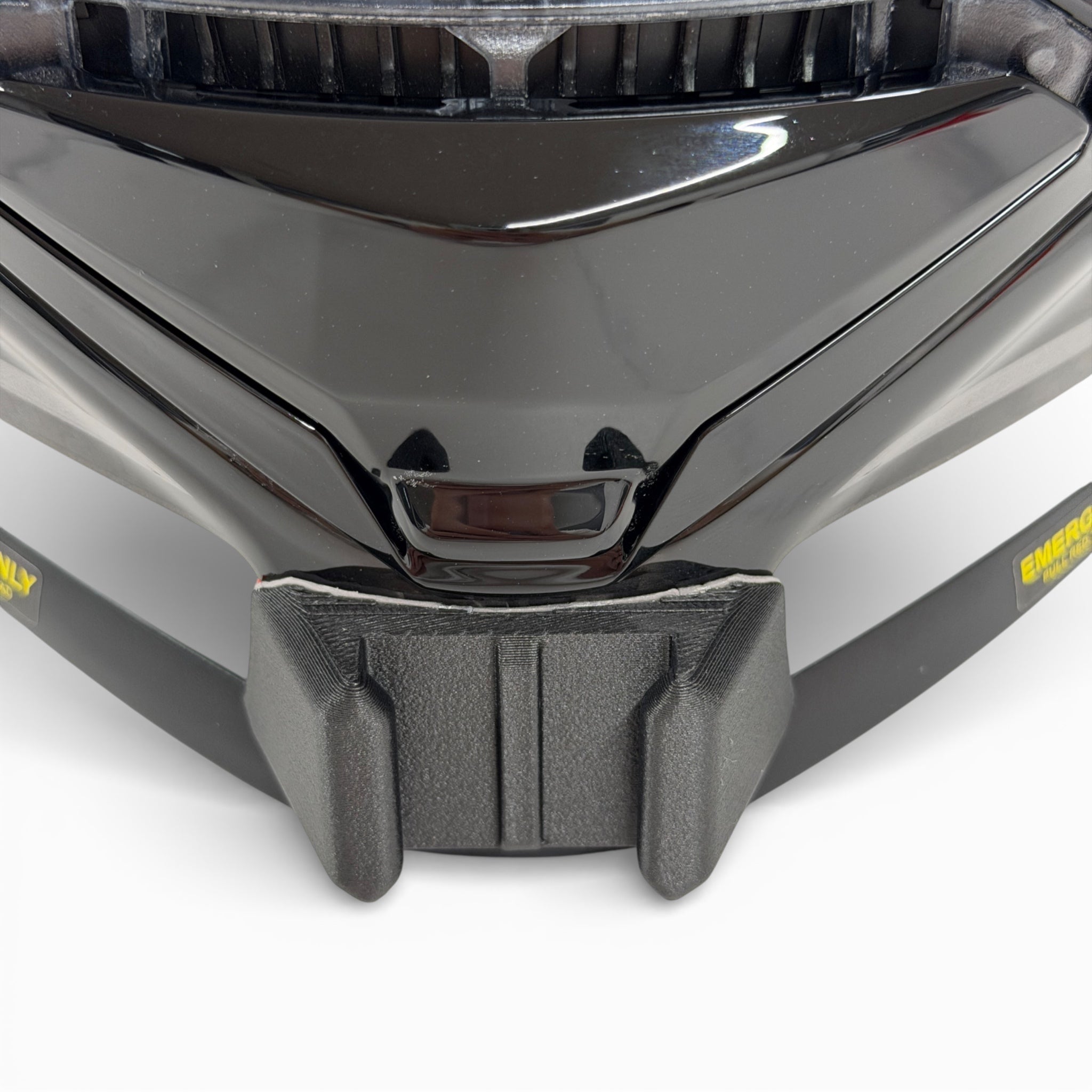 Vista frontal del casco HJC RPHA 71 con el soporte de mentonera RiderMounts montado