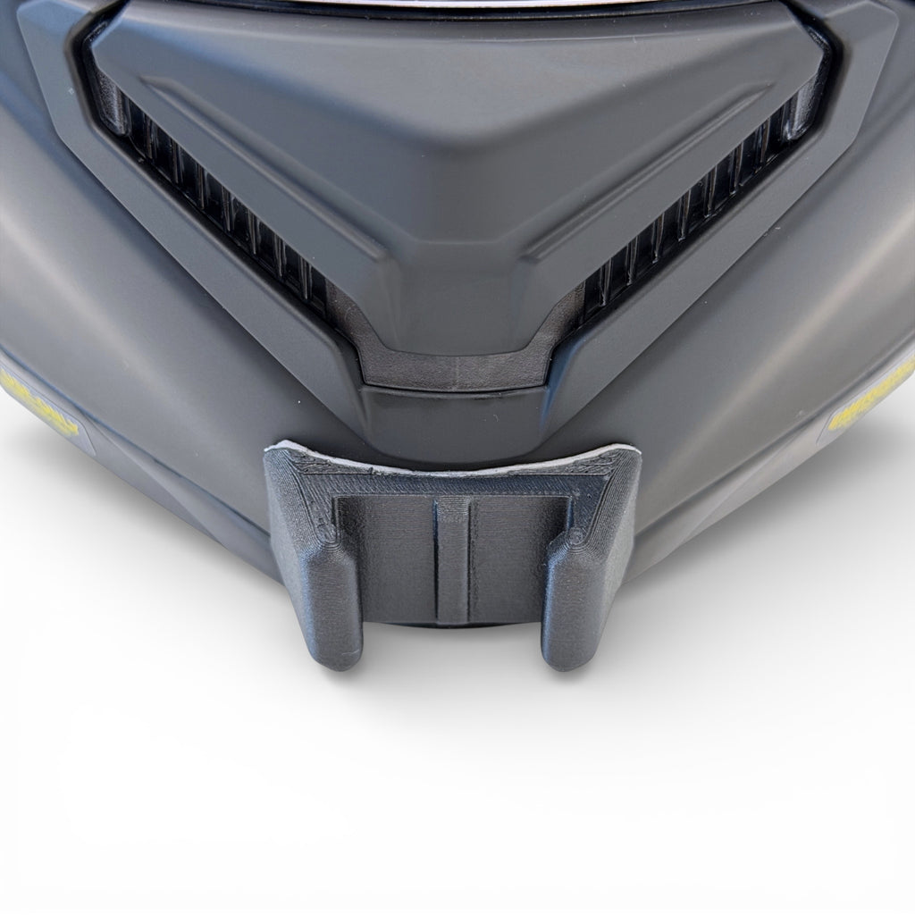 Vista frontal del casco HJC RPHA 72 con el soporte de mentonera RiderMounts montado