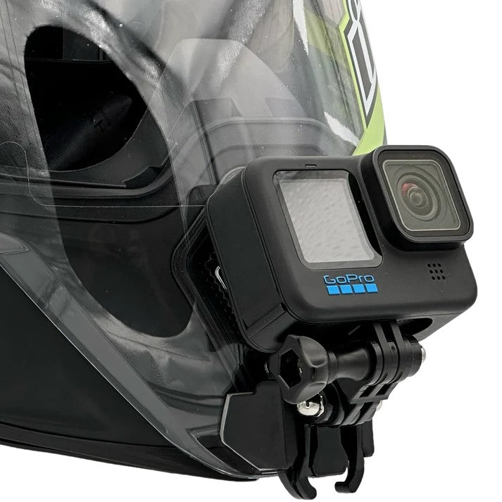 Vista frontal del casco ICON AIRFLITE con el soporte de mentonera RiderMounts montado