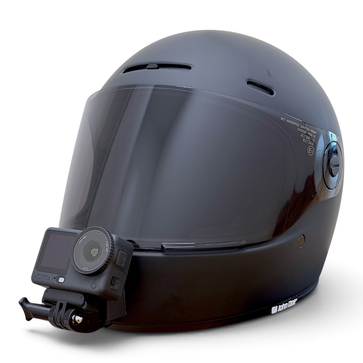 Casco JOHN DOE JDONE con soporte de mentonera RiderMounts y cámara de acción montada