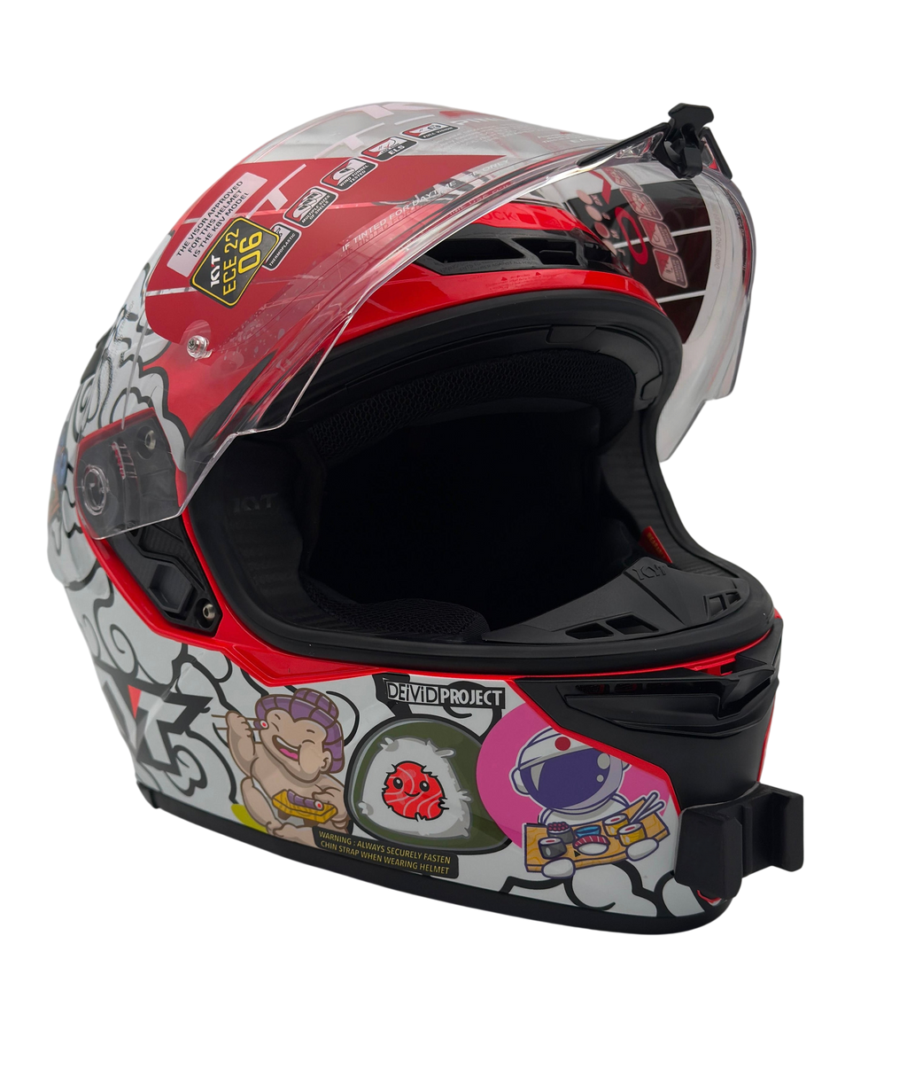 Casco KYT TT-REVO con el soporte de mentonera RiderMounts instalado