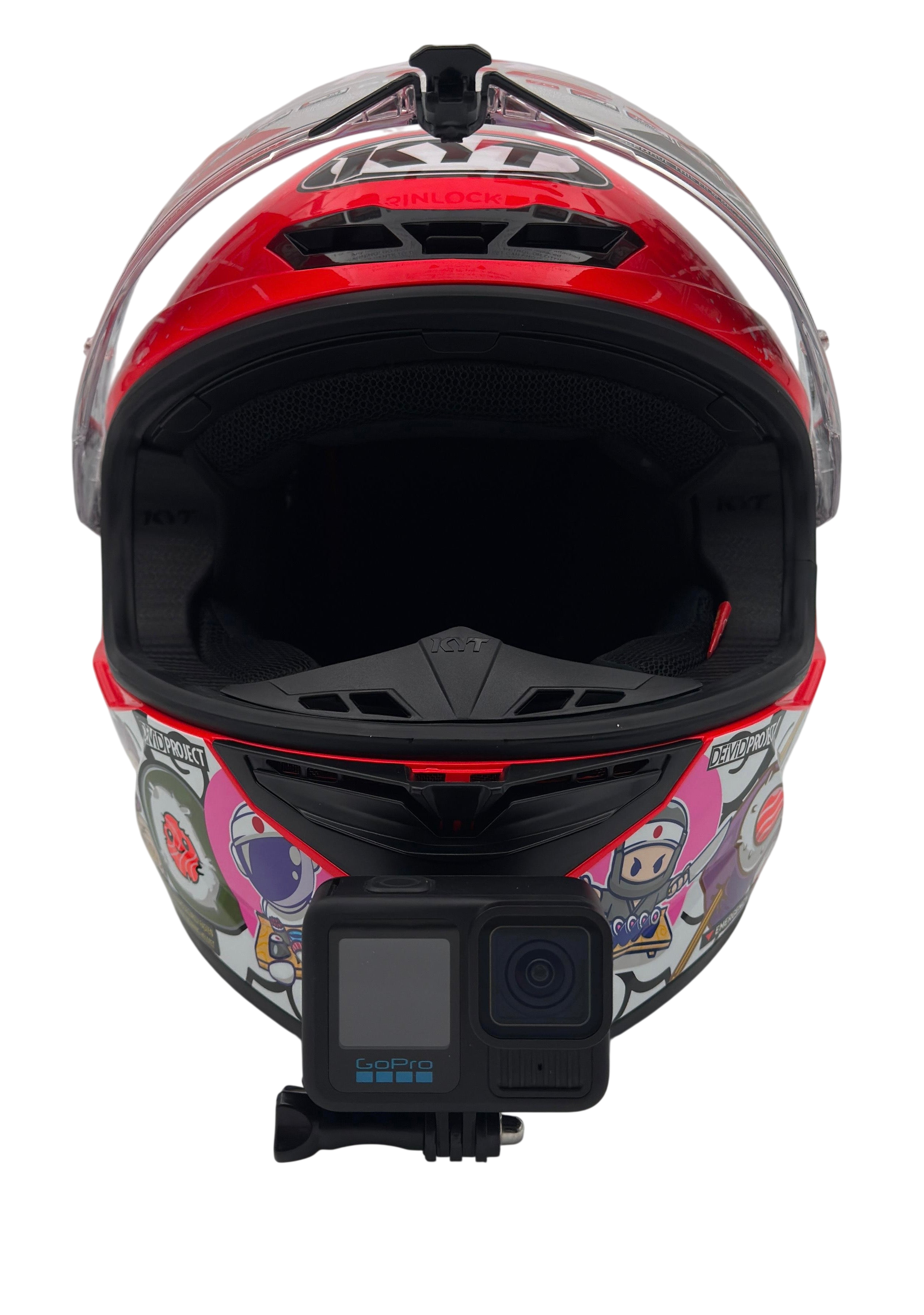 Soporte de mentonera RiderMounts en el casco KYT TT-REVO visto desde otro ángulo