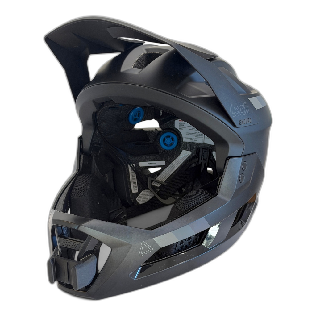 Casco LEATT ENDURO 2.0 con el soporte de mentonera RiderMounts instalado