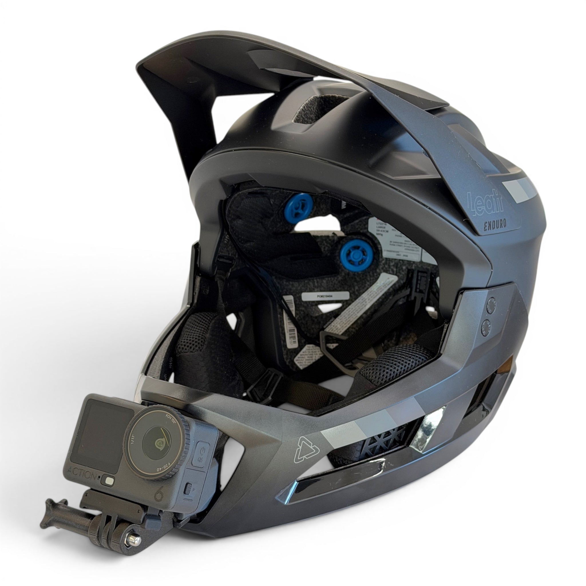 Casco LEATT ENDURO 2.0 con soporte de mentonera RiderMounts y cámara de acción montada