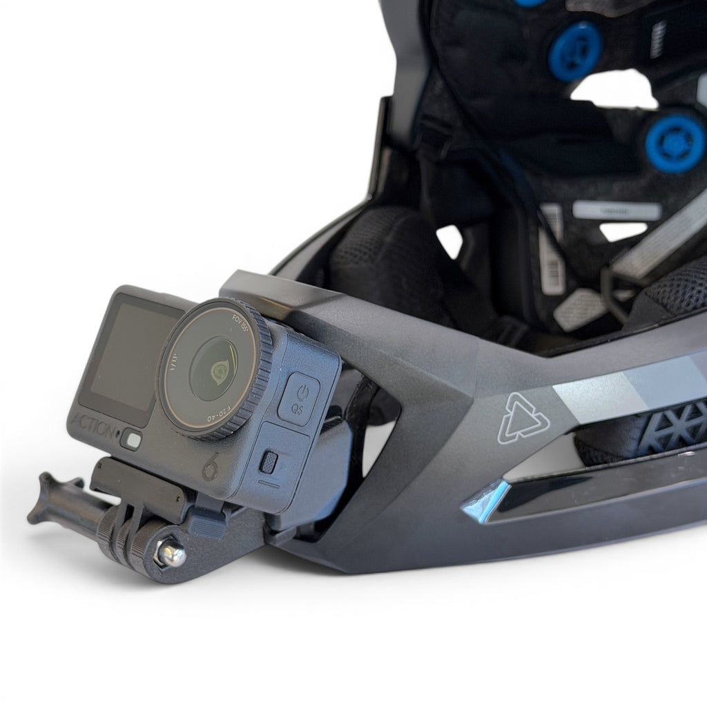 Soporte de mentonera RiderMounts en el casco LEATT ENDURO 3.0 visto desde otro ángulo