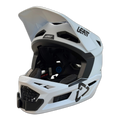 Casco LEATT GRAVITY 4.0 con el soporte de mentonera RiderMounts instalado
