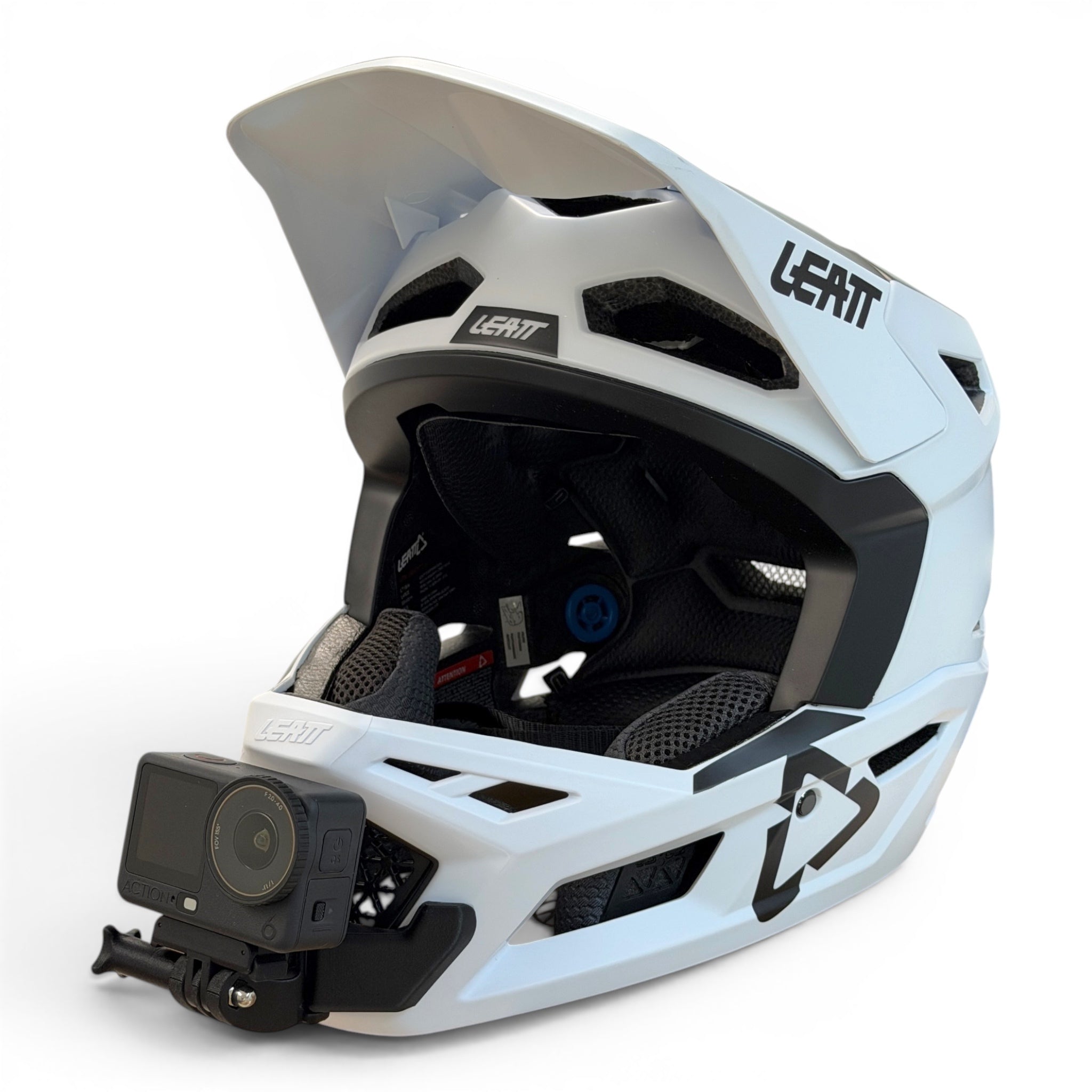 Casco LEATT GRAVITY 4.0 con soporte de mentonera RiderMounts y cámara de acción montada