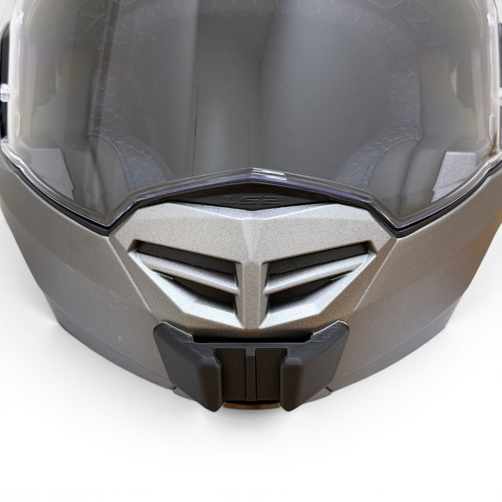 Vista frontal del casco LS2 ADVANT X/FF901 con el soporte de mentonera RiderMounts montado