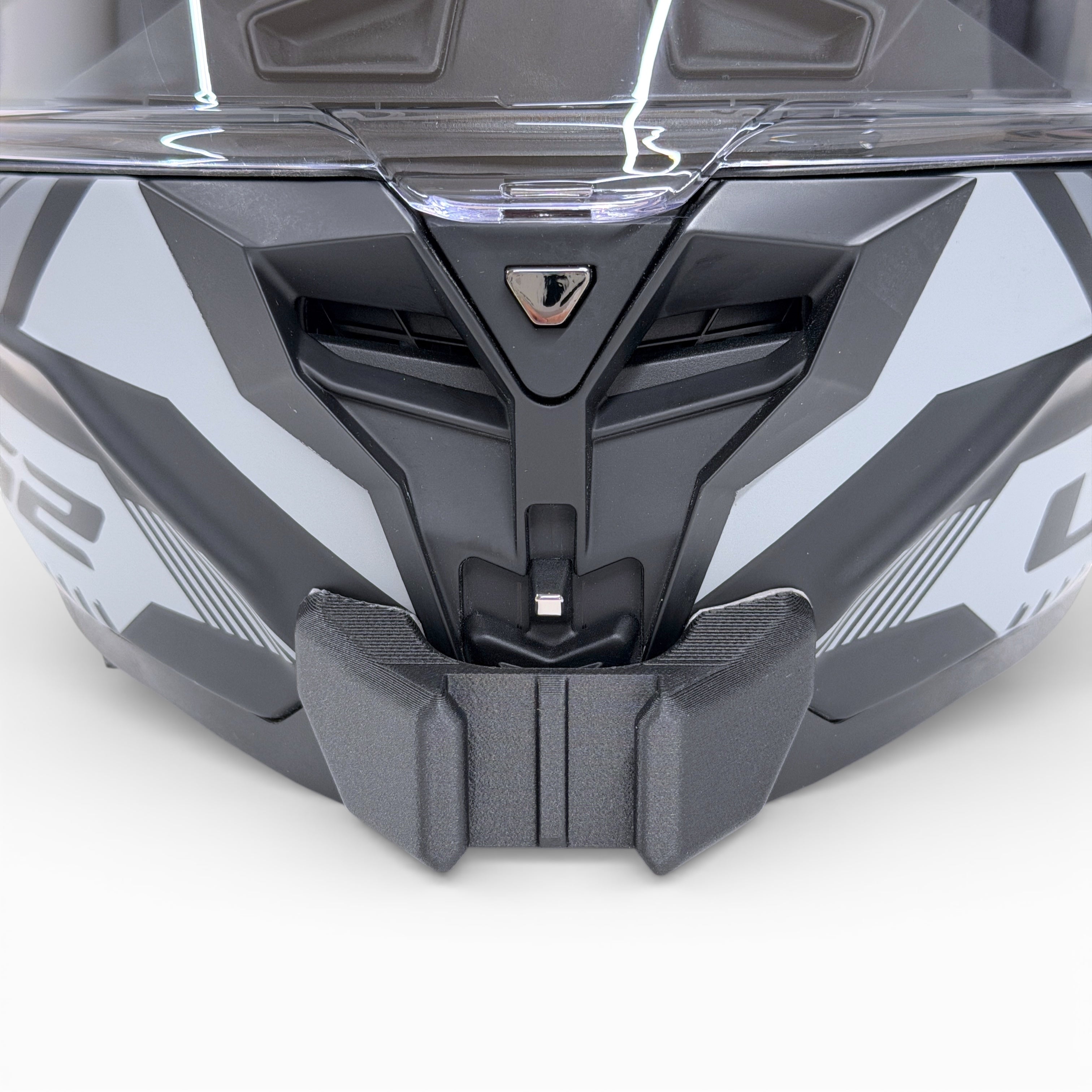 Vista frontal del casco LS2 CHALLENGER 2 FF817 con el soporte de mentonera RiderMounts montado