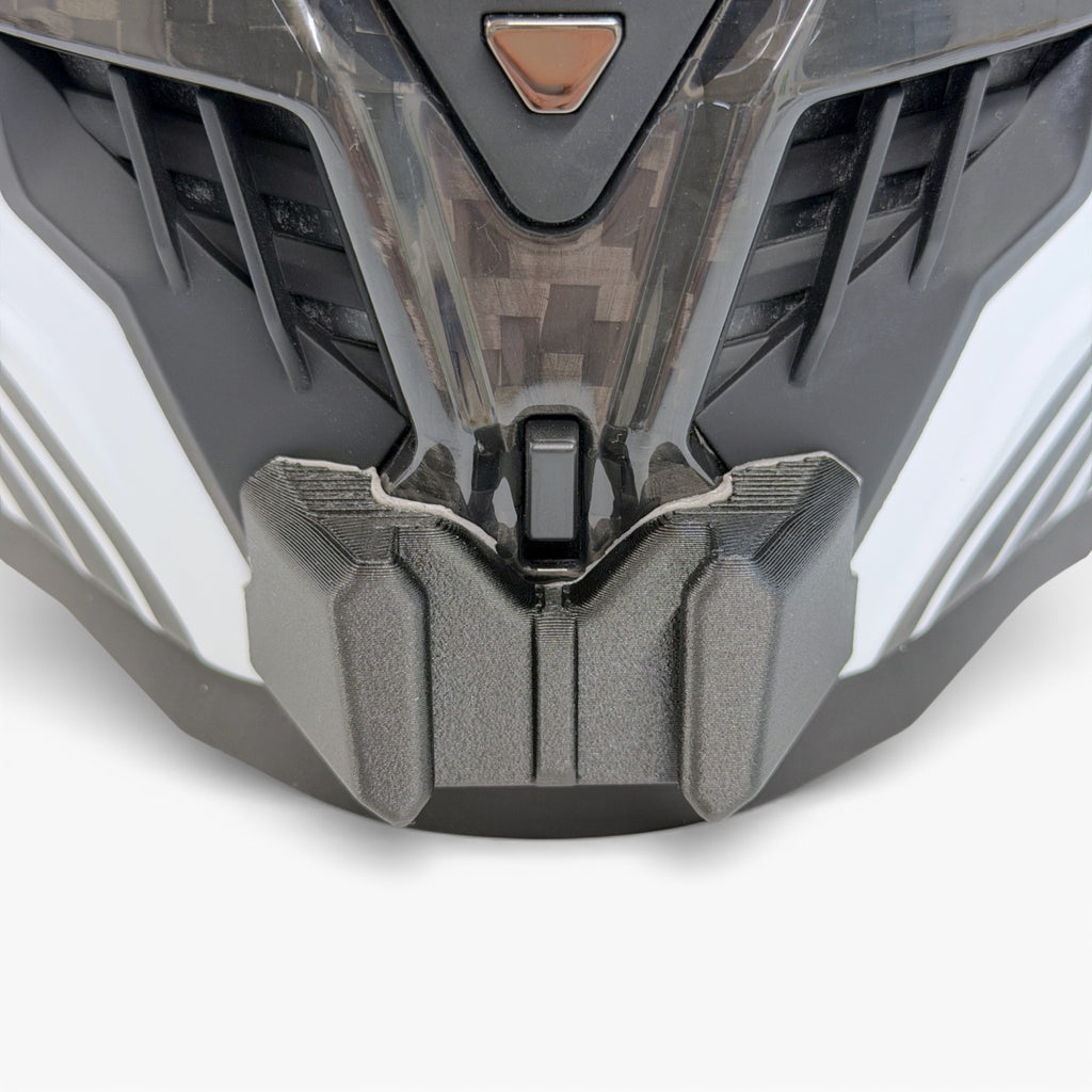 Vista frontal del casco LS2 DRAGON FF807 con el soporte de mentonera RiderMounts montado