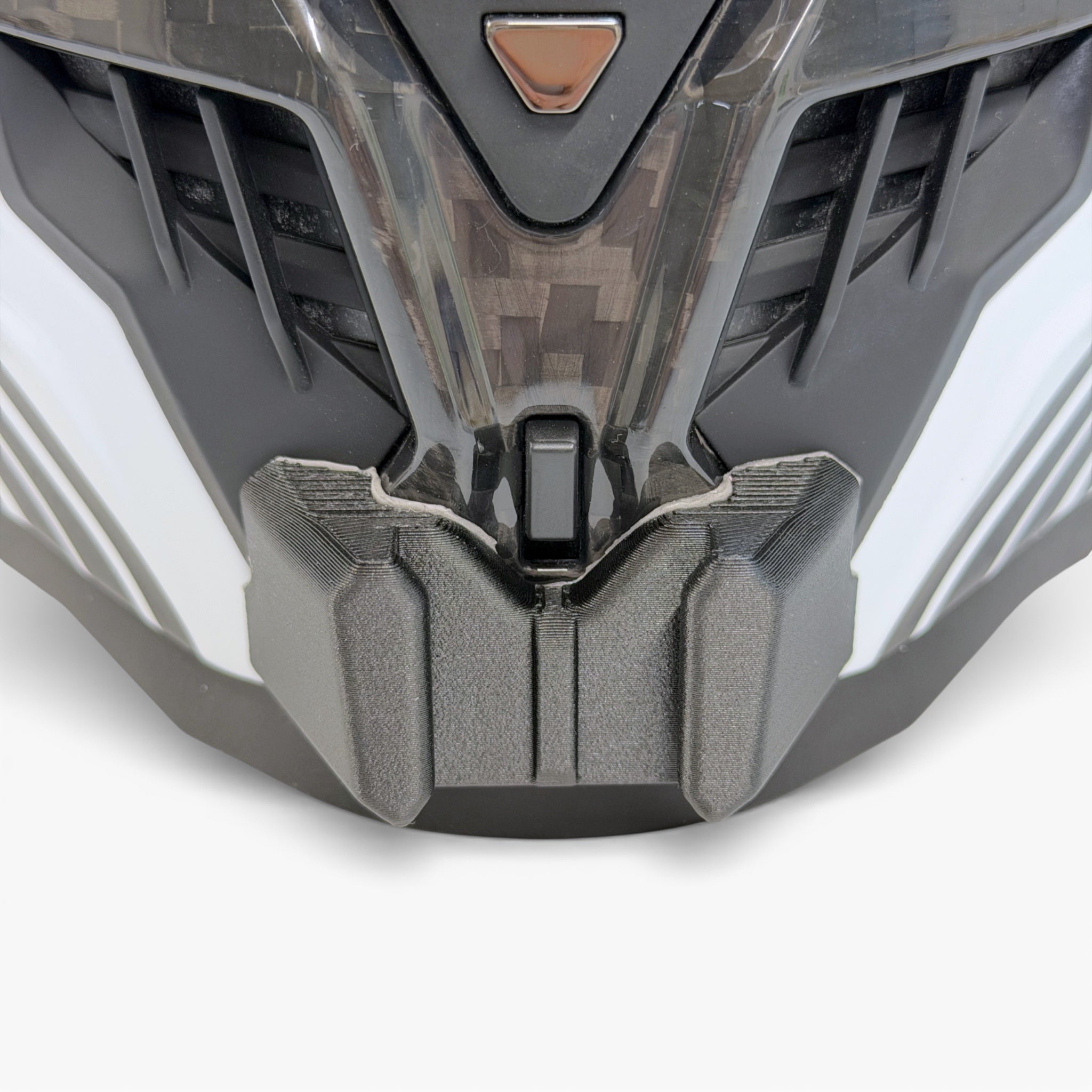 Vista frontal del casco LS2 DRAGON FF807 con el soporte de mentonera RiderMounts montado