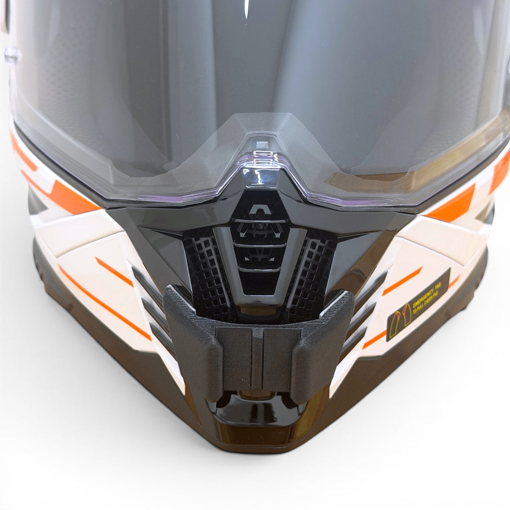 Vista frontal del casco LS2 PIONEER 2 MX702 con el soporte de mentonera RiderMounts montado