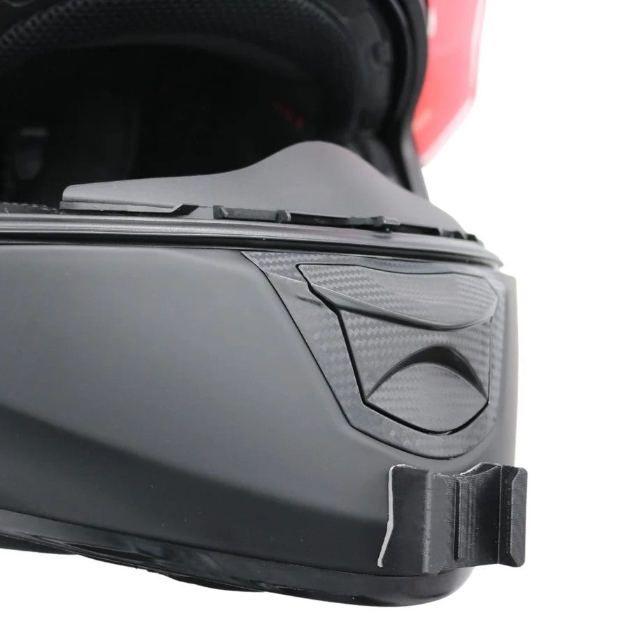 Primer plano del soporte de mentonera RiderMounts en la barbilla del casco LS2 STREAM EVO FF320