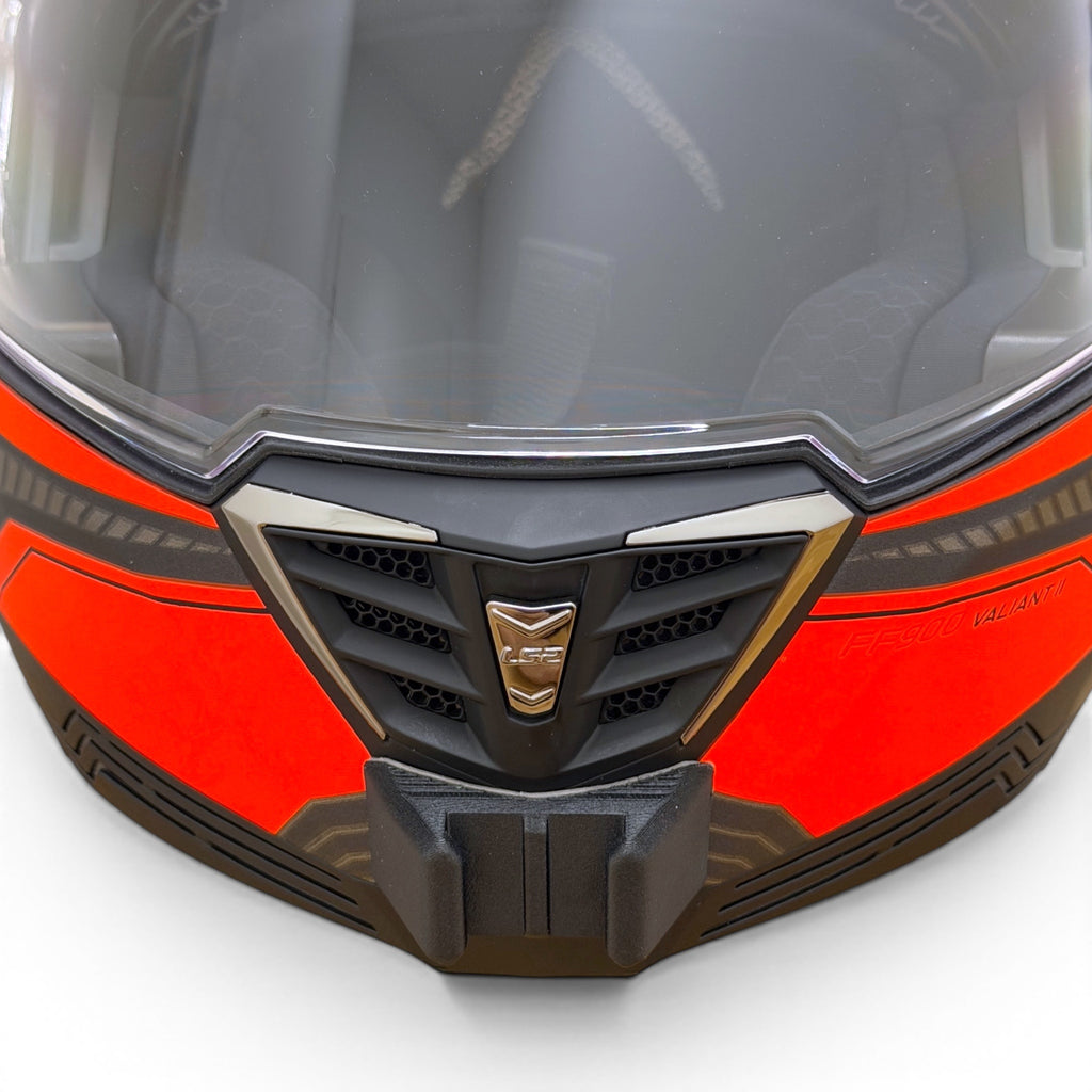 Vista frontal del casco LS2 VALIANT 2 FF900 con el soporte de mentonera RiderMounts montado
