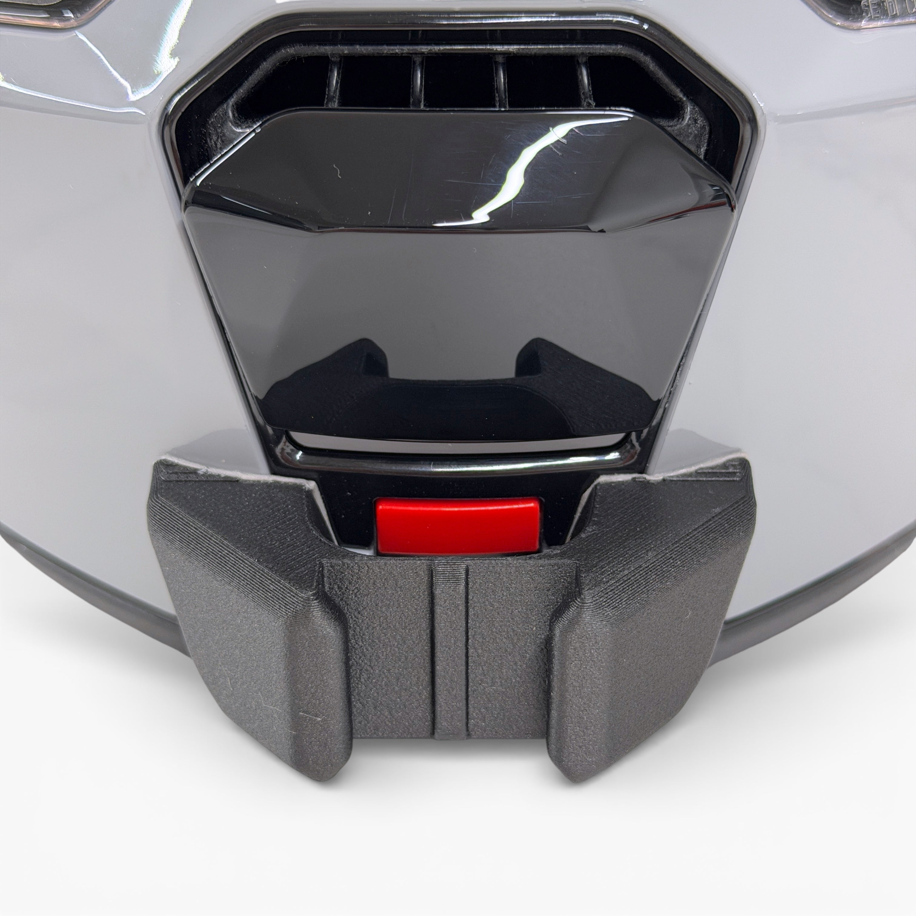 Vista frontal del casco NOLAN N120-1 con el soporte de mentonera RiderMounts montado