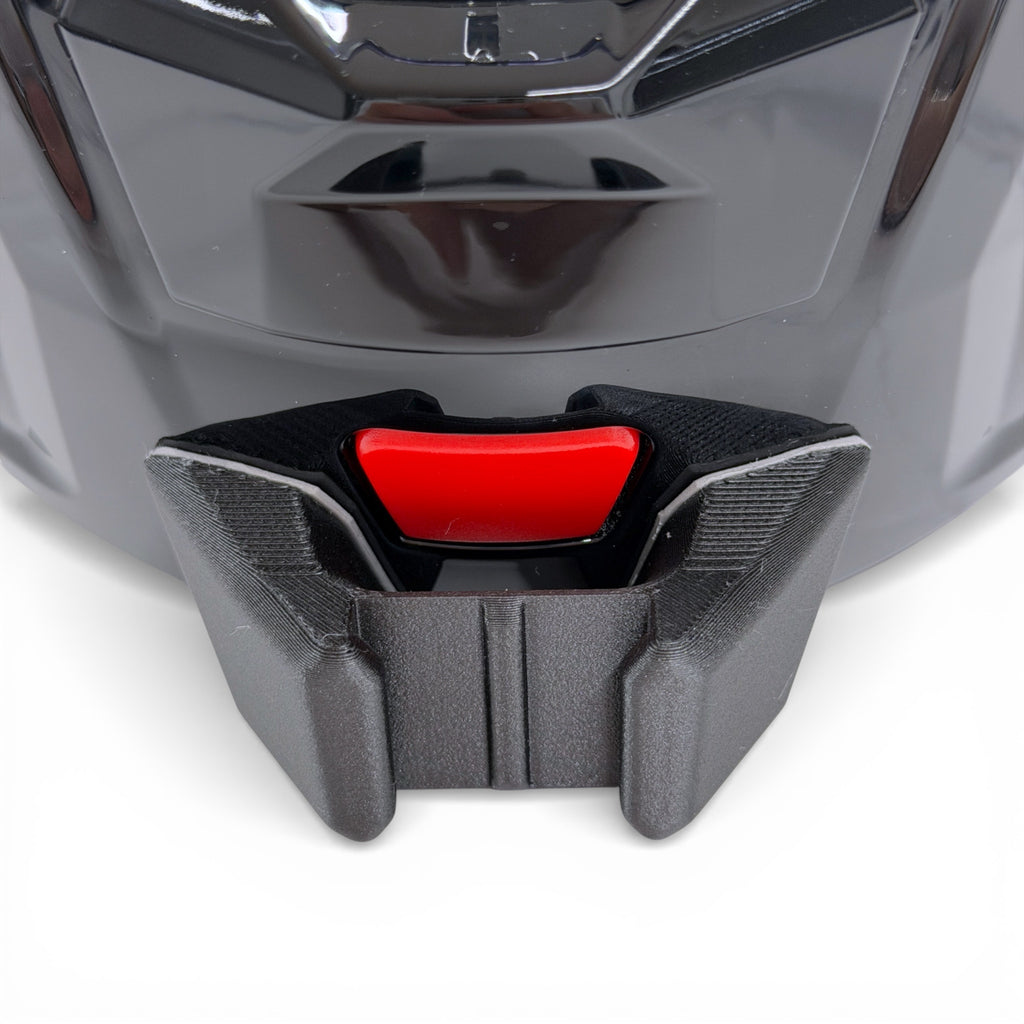 Vista frontal del casco NOLAN N90-3 con el soporte de mentonera RiderMounts montado