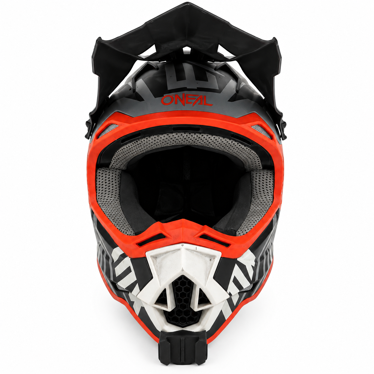 Vista frontal del casco O'NEAL 2SRS/SERIE 2 con el soporte de mentonera RiderMounts montado