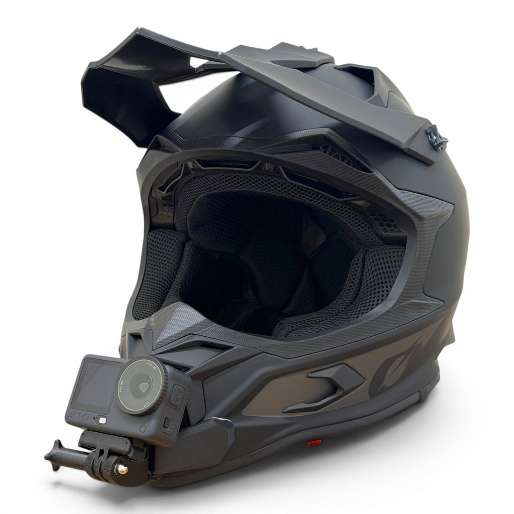 Casco O'NEAL C-SRS con soporte de mentonera RiderMounts y cámara de acción montada