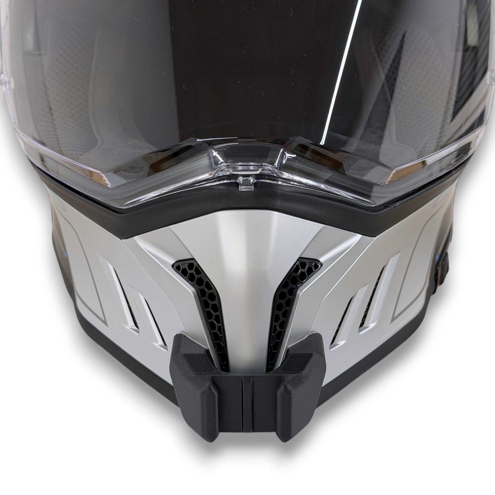 Vista frontal del casco O'NEAL SIERRA RS con el soporte de mentonera RiderMounts montado