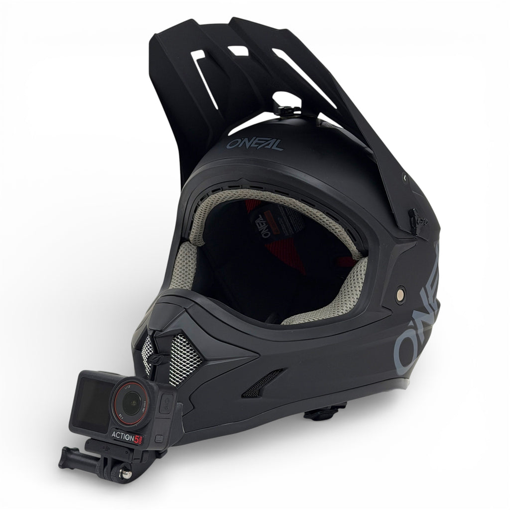 Casco O'NEAL SONUS con soporte de mentonera RiderMounts y cámara de acción montada