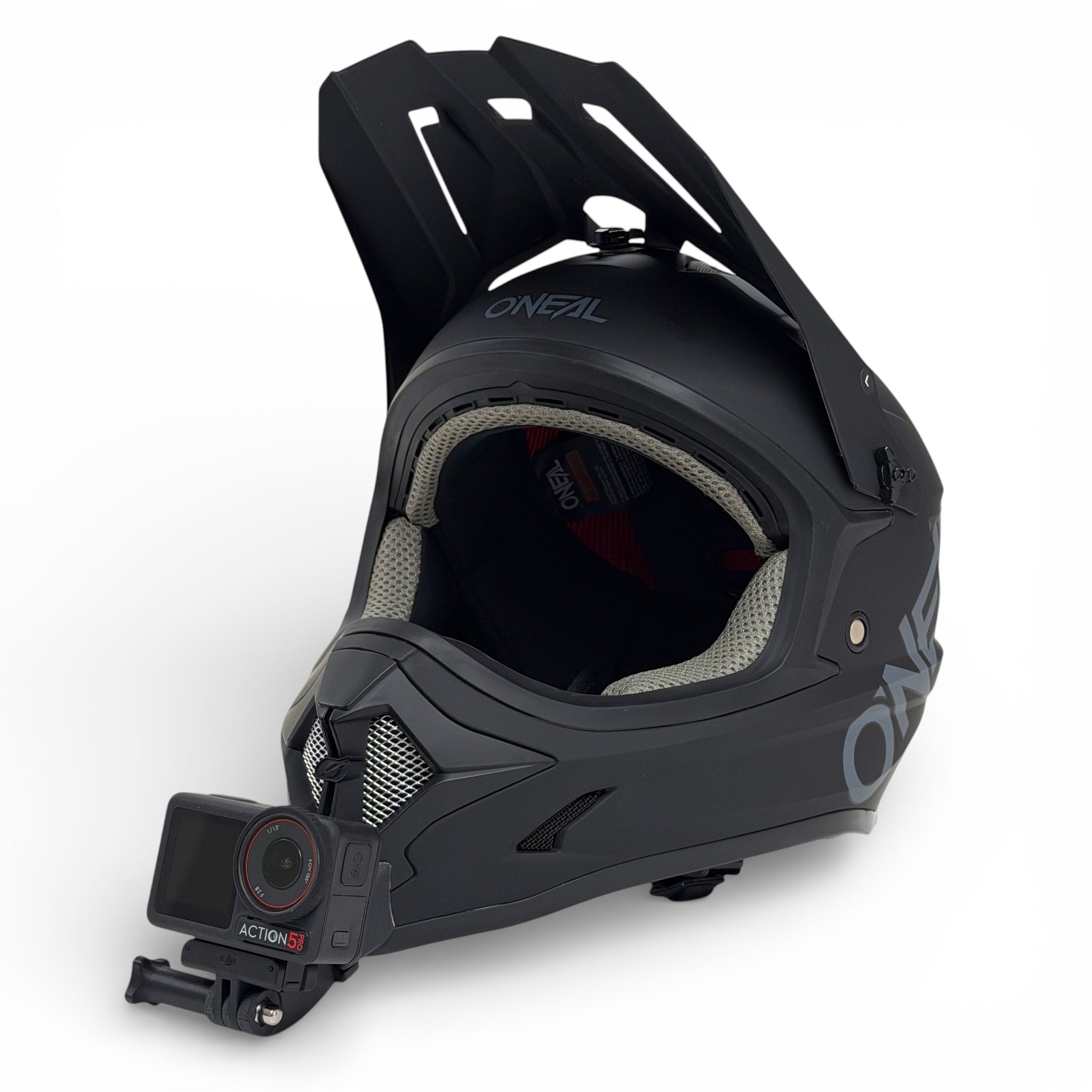 Casco O'NEAL SONUS con soporte de mentonera RiderMounts y cámara de acción montada