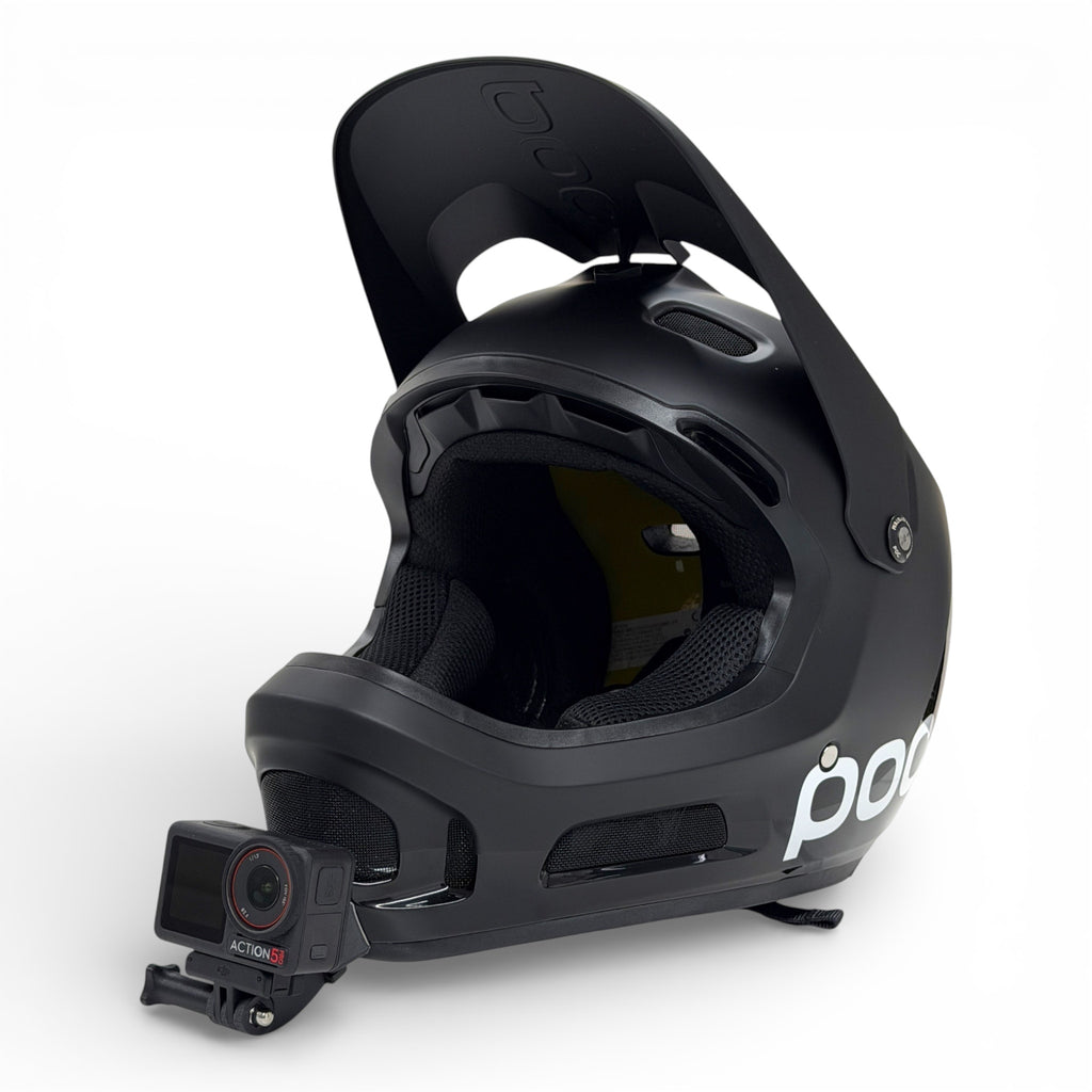 Casco POC CORON AIR con soporte de mentonera RiderMounts y cámara de acción montada